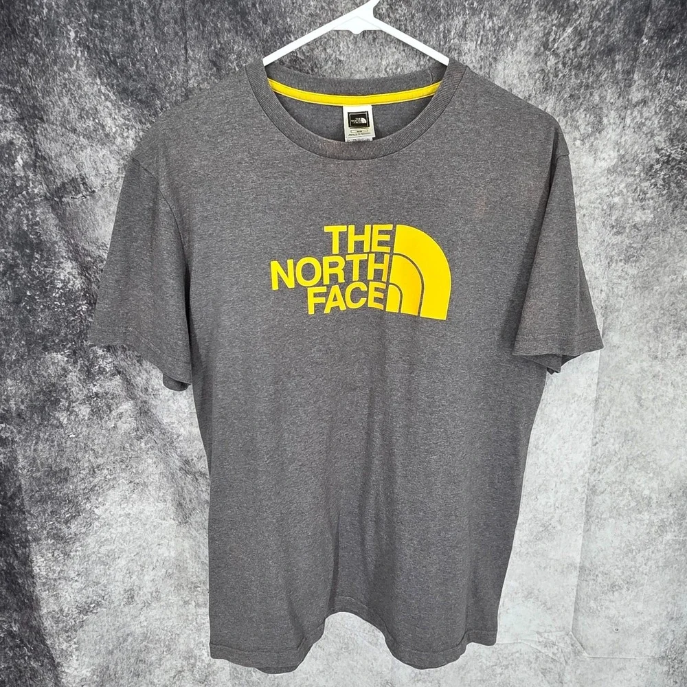 The North Face T Shirt Mens‎ Medium Gray Spell Out Logo Statement Hiking Casual